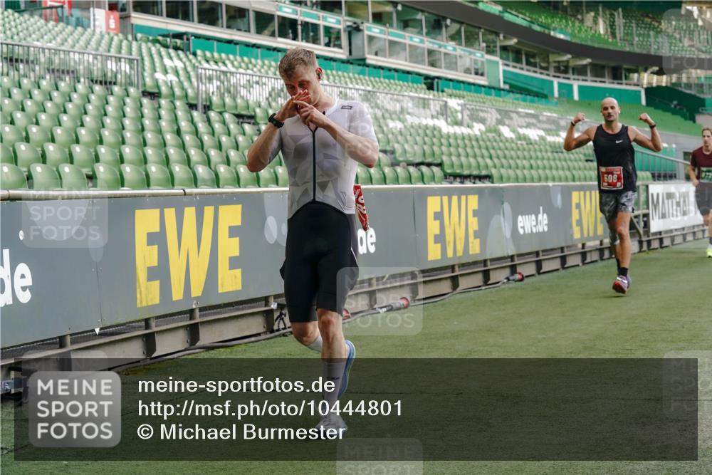 13.09.2026 - 21. swb-Marathon Bremen Michael Burmester http://msf.ph/oto/10444801 13.09.2026 12:45:32 Laufen im Stadion 195, 280, 339, 474, 493, 508, 567, 678, 681, 697, 715, 788, 1017, 1034, 1181, 1241, 1264, 1277, 1301, 1335, 1498, 1696, 1863, 1937, 1975, 2020, 2084, 2098, 2297, 2889, 3092, 3271, 3609, 4110, 4118, 4157, 4328, 5092, 5719, 5996, 6918, 6973, 7015, 7206, 7265, 7336, 7478, 7715, 8028, 8054, 8096, 8319, 8325, 8331, 8670, 8701, 8756, 8936, 9070, 9129, 9137, 9273, 9306, 9495, 9583, 9642, 13063, 13168, 13237, 439, 650, 957, 1411, 1667, 1822, 1850 meine-sportfotos.de