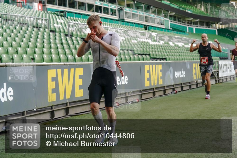 13.09.2026 - 21. swb-Marathon Bremen Michael Burmester http://msf.ph/oto/10444806 13.09.2026 12:45:32 Laufen im Stadion 195, 280, 339, 474, 493, 508, 567, 678, 681, 697, 715, 788, 1017, 1034, 1181, 1241, 1264, 1277, 1301, 1335, 1498, 1696, 1863, 1937, 1975, 2020, 2084, 2098, 2297, 2889, 3092, 3271, 3609, 4110, 4118, 4157, 4328, 5092, 5719, 5996, 6918, 6973, 7015, 7206, 7265, 7336, 7478, 7715, 8028, 8054, 8096, 8319, 8325, 8331, 8670, 8701, 8756, 8936, 9070, 9129, 9137, 9273, 9306, 9495, 9583, 9642, 13063, 13168, 13237, 439, 650, 957, 1411, 1667, 1822, 1850 meine-sportfotos.de