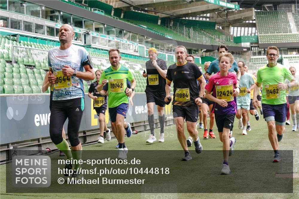 13.09.2026 - 21. swb-Marathon Bremen Michael Burmester http://msf.ph/oto/10444818 13.09.2026 10:29:01 Laufen im Stadion 10162, 10170, 10183, 10189, 10200, 10218, 10223, 10253, 10267, 10270, 10293, 10294, 10316, 10329, 10334, 10348, 10381, 10393, 10421, 10426, 10467, 10508, 10525, 10537, 10538, 10544, 10585, 10594, 10655, 10709, 10734, 10739, 10761, 10763, 10770, 10814, 10825, 10835, 10840, 10846, 10860, 10876, 10910, 10917, 10923, 10966, 10993, 11005, 11007, 11018, 11035, 11058, 11076, 11087, 11092, 11109, 11111, 11170 meine-sportfotos.de