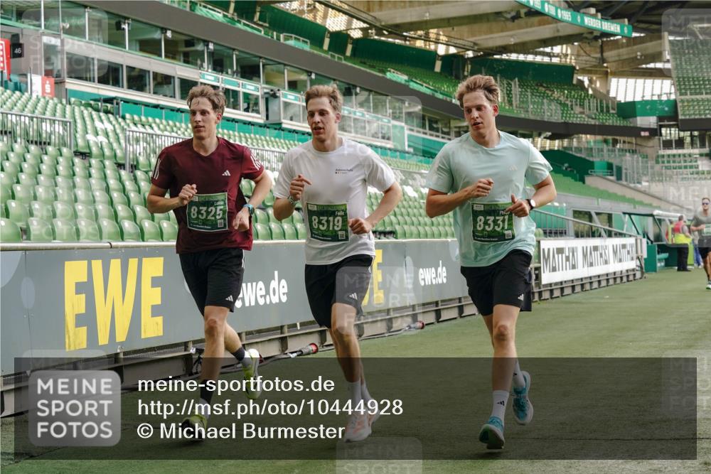 13.09.2026 - 21. swb-Marathon Bremen Michael Burmester http://msf.ph/oto/10444928 13.09.2026 12:45:36 Laufen im Stadion 195, 280, 339, 474, 493, 508, 567, 678, 681, 697, 715, 788, 1017, 1034, 1181, 1241, 1264, 1277, 1301, 1335, 1696, 1863, 1937, 1975, 2020, 2084, 2297, 2889, 3092, 3271, 3609, 4110, 4118, 4157, 4328, 5092, 5238, 5674, 5719, 5996, 6918, 6973, 7015, 7206, 7265, 7336, 7478, 7715, 8028, 8054, 8096, 8319, 8325, 8331, 8670, 8701, 8756, 8936, 9070, 9129, 9137, 9273, 9306, 9495, 9583, 9642, 13063, 13168, 13237, 439, 957, 1411, 1667, 1822, 1850 meine-sportfotos.de