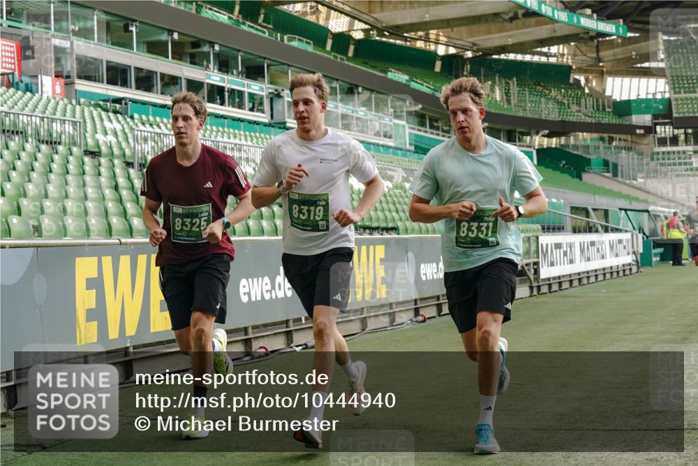 13.09.2026 - 21. swb-Marathon Bremen Michael Burmester http://msf.ph/oto/10444940 13.09.2026 12:45:36 Laufen im Stadion 195, 280, 339, 474, 493, 508, 567, 678, 681, 697, 715, 788, 1017, 1034, 1181, 1241, 1264, 1277, 1301, 1335, 1696, 1863, 1937, 1975, 2020, 2084, 2297, 2889, 3092, 3271, 3609, 4110, 4118, 4157, 4328, 5092, 5238, 5674, 5719, 5996, 6918, 6973, 7015, 7206, 7265, 7336, 7478, 7715, 8028, 8054, 8096, 8319, 8325, 8331, 8670, 8701, 8756, 8936, 9070, 9129, 9137, 9273, 9306, 9495, 9583, 9642, 13063, 13168, 13237, 439, 957, 1411, 1667, 1822, 1850 meine-sportfotos.de