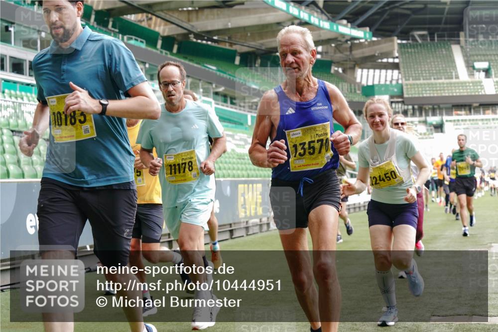 13.09.2026 - 21. swb-Marathon Bremen Michael Burmester http://msf.ph/oto/10444951 13.09.2026 10:29:04 Laufen im Stadion 10162, 10170, 10183, 10189, 10200, 10218, 10223, 10253, 10267, 10270, 10293, 10294, 10316, 10329, 10334, 10348, 10381, 10393, 10421, 10426, 10467, 10508, 10525, 10537, 10538, 10544, 10585, 10594, 10655, 10709, 10734, 10739, 10761, 10763, 10770, 10814, 10825, 10827, 10835, 10840, 10846, 10876, 10910, 10917, 10923, 10966, 10993, 11005, 11007, 11018, 11035, 11058, 11076, 11087, 11092, 11109, 11111, 11170 meine-sportfotos.de