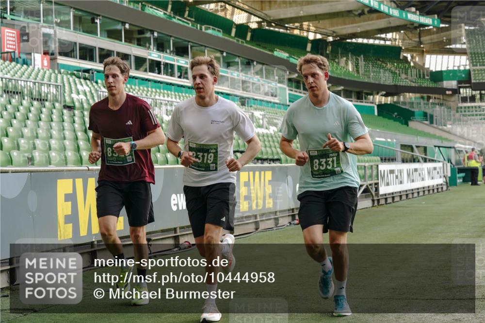 13.09.2026 - 21. swb-Marathon Bremen Michael Burmester http://msf.ph/oto/10444958 13.09.2026 12:45:36 Laufen im Stadion 195, 280, 339, 474, 493, 508, 567, 678, 681, 697, 715, 788, 1017, 1034, 1181, 1241, 1264, 1277, 1301, 1335, 1696, 1863, 1937, 1975, 2020, 2084, 2297, 2889, 3092, 3271, 3609, 4110, 4118, 4157, 4328, 5092, 5238, 5674, 5719, 5996, 6918, 6973, 7015, 7206, 7265, 7336, 7478, 7715, 8028, 8054, 8096, 8319, 8325, 8331, 8670, 8701, 8756, 8936, 9070, 9129, 9137, 9273, 9306, 9495, 9583, 9642, 13063, 13168, 13237, 439, 957, 1411, 1667, 1822, 1850 meine-sportfotos.de