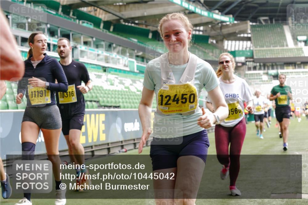 13.09.2026 - 21. swb-Marathon Bremen Michael Burmester http://msf.ph/oto/10445042 13.09.2026 10:29:05 Laufen im Stadion 10162, 10170, 10183, 10189, 10200, 10218, 10223, 10253, 10267, 10270, 10293, 10294, 10316, 10329, 10334, 10348, 10381, 10393, 10421, 10426, 10467, 10508, 10525, 10537, 10538, 10544, 10585, 10594, 10655, 10709, 10734, 10739, 10761, 10763, 10770, 10814, 10825, 10827, 10835, 10840, 10846, 10876, 10910, 10917, 10923, 10966, 10993, 11005, 11007, 11018, 11035, 11058, 11076, 11087, 11092, 11109, 11111, 11170 meine-sportfotos.de