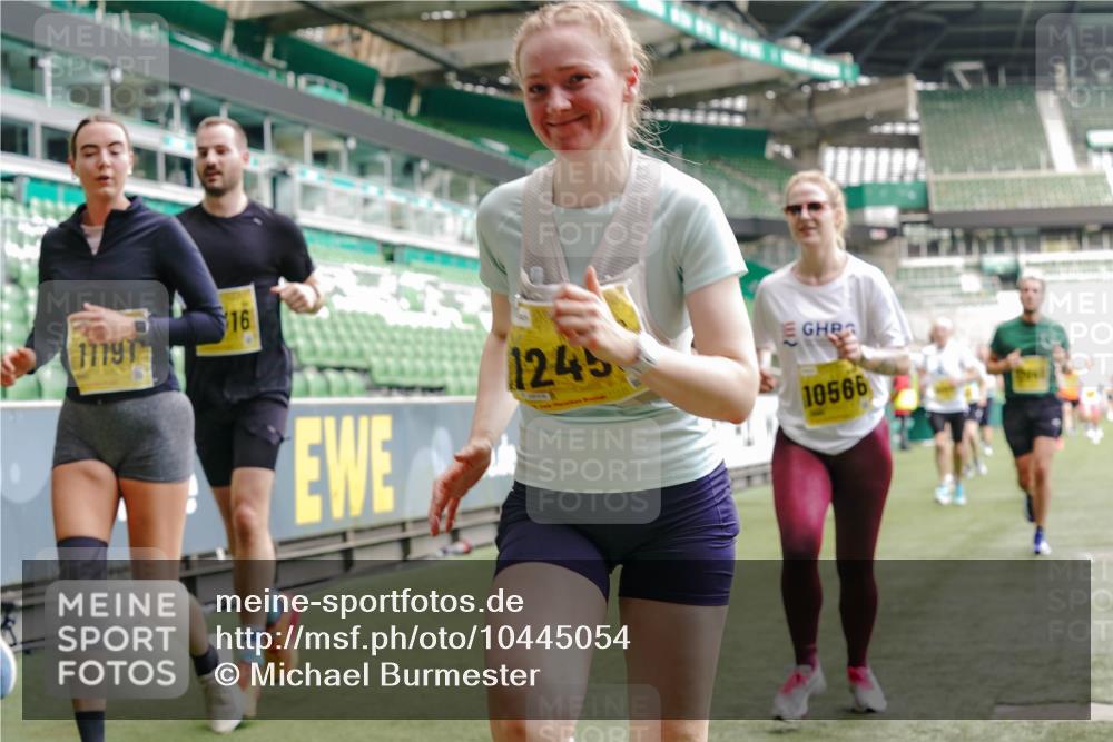 13.09.2026 - 21. swb-Marathon Bremen Michael Burmester http://msf.ph/oto/10445054 13.09.2026 10:29:05 Laufen im Stadion 10162, 10170, 10183, 10189, 10200, 10218, 10223, 10253, 10267, 10270, 10293, 10294, 10316, 10329, 10334, 10348, 10381, 10393, 10421, 10426, 10467, 10508, 10525, 10537, 10538, 10544, 10585, 10594, 10655, 10709, 10734, 10739, 10761, 10763, 10770, 10814, 10825, 10827, 10835, 10840, 10846, 10876, 10910, 10917, 10923, 10966, 10993, 11005, 11007, 11018, 11035, 11058, 11076, 11087, 11092, 11109, 11111, 11170 meine-sportfotos.de