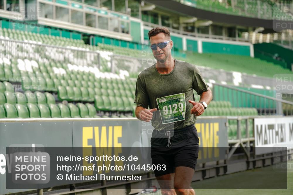 13.09.2026 - 21. swb-Marathon Bremen Michael Burmester http://msf.ph/oto/10445063 13.09.2026 12:45:42 Laufen im Stadion 195, 280, 339, 474, 493, 508, 567, 681, 697, 715, 788, 1017, 1034, 1181, 1241, 1264, 1277, 1301, 1335, 1696, 1863, 1937, 1975, 2020, 2084, 2087, 2297, 2889, 3092, 3271, 3609, 4110, 4118, 4157, 4328, 5024, 5092, 5238, 5283, 5674, 5719, 5996, 6918, 6973, 7206, 7265, 7336, 7478, 7715, 8028, 8054, 8096, 8319, 8325, 8331, 8670, 8701, 8756, 8936, 9070, 9129, 9273, 9306, 9495, 9583, 9642, 13063, 13168, 13237, 439, 1411, 1667, 1822, 1850 meine-sportfotos.de