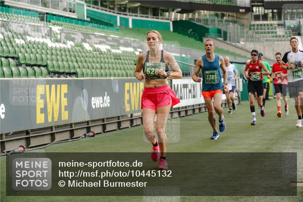 13.09.2026 - 21. swb-Marathon Bremen Michael Burmester http://msf.ph/oto/10445132 13.09.2026 12:45:44 Laufen im Stadion 195, 280, 339, 474, 493, 508, 538, 567, 681, 697, 715, 788, 1017, 1034, 1181, 1241, 1264, 1277, 1301, 1335, 1696, 1863, 1937, 1975, 2020, 2084, 2087, 2297, 2889, 3092, 3271, 3609, 4110, 4118, 4157, 4328, 5024, 5092, 5238, 5283, 5674, 5719, 5996, 6918, 6973, 7206, 7265, 7336, 7478, 7715, 8054, 8096, 8319, 8325, 8331, 8670, 8701, 8756, 8936, 9070, 9129, 9273, 9306, 9495, 9583, 9642, 13034, 13168, 439, 1411, 1667, 1822, 1850 meine-sportfotos.de