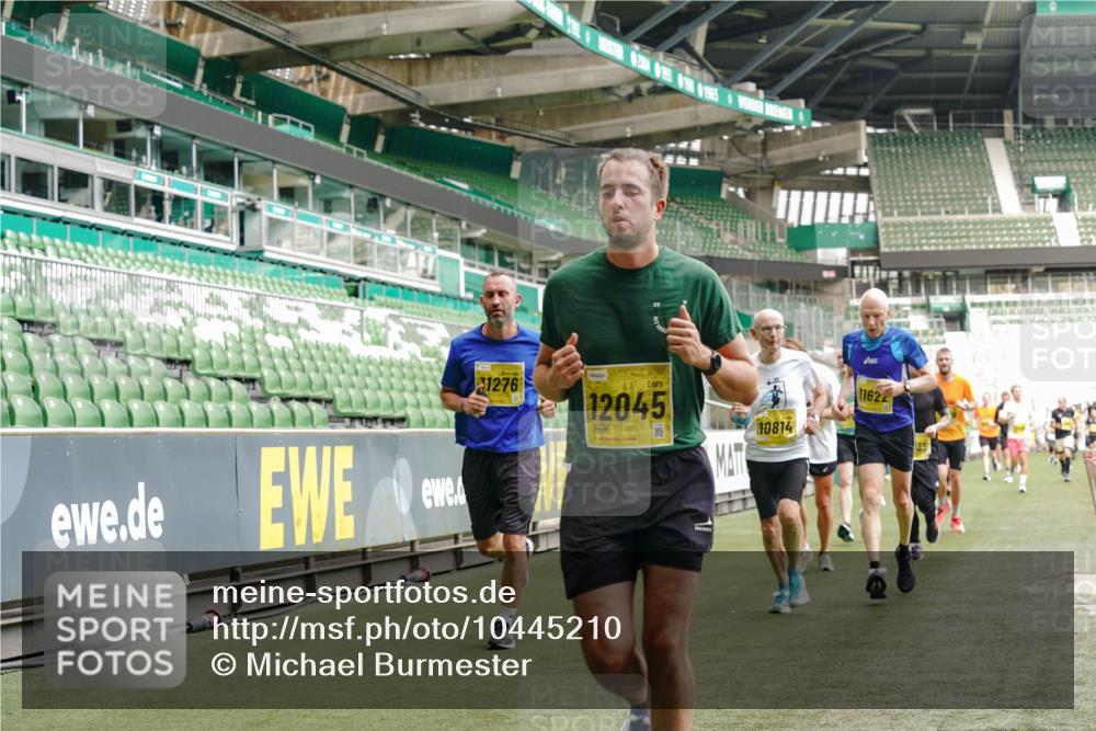 13.09.2026 - 21. swb-Marathon Bremen Michael Burmester http://msf.ph/oto/10445210 13.09.2026 10:29:08 Laufen im Stadion 10162, 10170, 10183, 10189, 10200, 10218, 10223, 10253, 10267, 10270, 10293, 10294, 10316, 10329, 10334, 10348, 10381, 10393, 10421, 10426, 10467, 10508, 10525, 10537, 10538, 10544, 10585, 10594, 10655, 10709, 10734, 10739, 10761, 10763, 10764, 10770, 10814, 10825, 10827, 10835, 10840, 10846, 10876, 10910, 10917, 10923, 10966, 10993, 11005, 11007, 11018, 11035, 11058, 11076, 11087, 11092, 11109, 11170 meine-sportfotos.de