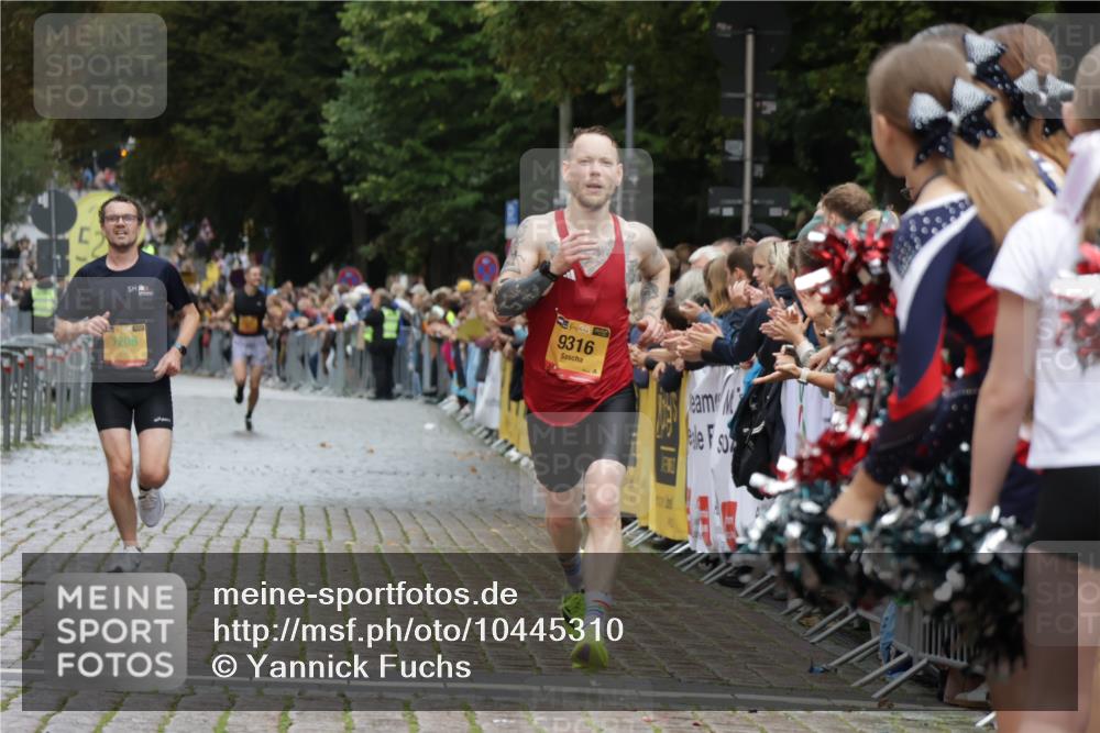 13.09.2026 - Kiel Lauf Yannick Fuchs http://msf.ph/oto/10445310 13.09.2026 12:15:06 Ziel 2550, 9855, 2550, 7208, 9316, 3398, 6871, 8093, 9575, 12196, 2565, 11085 meine-sportfotos.de