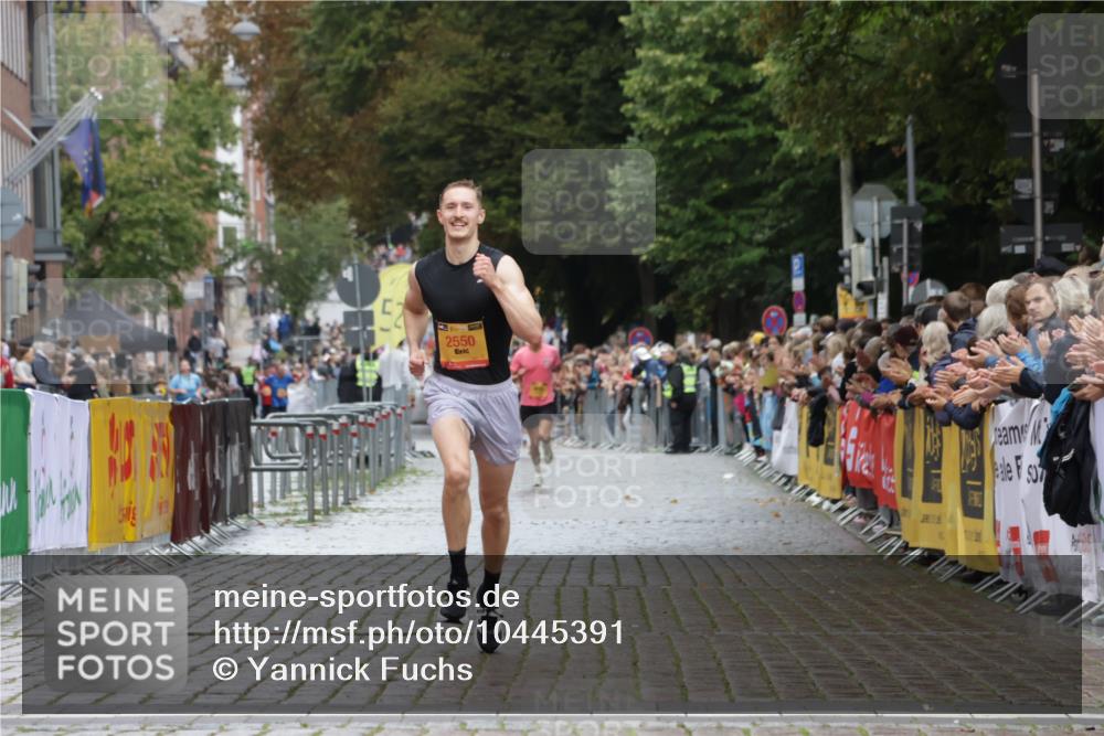 13.09.2026 - Kiel Lauf Yannick Fuchs http://msf.ph/oto/10445391 13.09.2026 12:15:16 Ziel 6871, 8093, 9575, 9855, 12196, 2550, 7208, 9316, 9855, 3194, 3398, 3970, 9316 meine-sportfotos.de