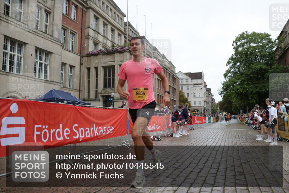 13.09.2026 - Kiel Lauf Yannick Fuchs http://msf.ph/oto/10445545 13.09.2026 12:15:32 Ziel 3194, 3398, 3970, 3398, 6871, 8093, 9575, 9855, 12196, 2562, 10494, 12309, 2550 meine-sportfotos.de