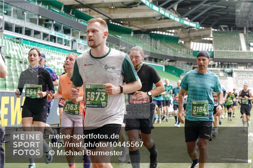 13.09.2026 - 21. swb-Marathon Bremen Michael Burmester http://msf.ph/oto/10445567 13.09.2026 13:08:00 Laufen im Stadion 132, 156, 310, 372, 489, 551, 607, 682, 716, 800, 808, 809, 831, 834, 846, 884, 911, 922, 1025, 1083, 1124, 1173, 1189, 1210, 1285, 1289, 1322, 1364, 1369, 1387, 1395, 1437, 1532, 1545, 1559, 1600, 1688, 1831, 1841, 1848, 1854, 1871, 1899, 1926, 1938, 2003, 2041, 2070, 2090, 2215, 2219, 2229, 2283, 2318, 2366, 2380, 2405, 2440, 2467, 2492, 2565, 2611, 2635, 2699, 2707, 2721, 2727, 2731, 2755, 2782, 2802, 2818, 2823, 2831, 2841, 2866, 2897, 2911, 2930, 2949, 2960 meine-sportfotos.de