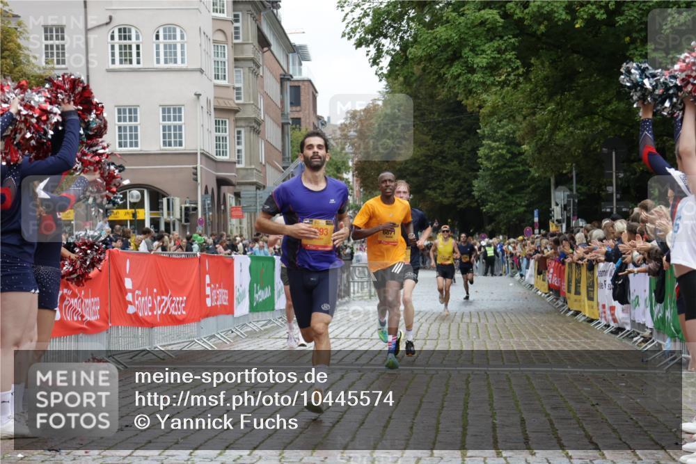 13.09.2026 - Kiel Lauf Yannick Fuchs http://msf.ph/oto/10445574 13.09.2026 12:15:36 Ziel 3194, 3970, 3398, 6871, 8093, 9575, 9855, 12196, 2562, 10494, 11267, 12309, 2550 meine-sportfotos.de