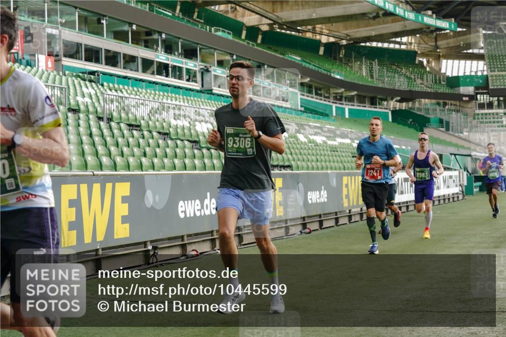 13.09.2026 - 21. swb-Marathon Bremen Michael Burmester http://msf.ph/oto/10445599 13.09.2026 12:46:01 Laufen im Stadion 195, 280, 339, 474, 508, 538, 567, 604, 697, 715, 788, 1017, 1034, 1181, 1241, 1264, 1277, 1301, 1863, 1937, 1975, 2020, 2021, 2084, 2087, 2297, 2809, 2889, 3092, 3196, 3271, 3609, 4110, 4157, 4236, 4777, 5024, 5092, 5238, 5283, 5674, 5719, 5996, 6815, 6918, 7206, 7336, 7478, 7715, 8054, 8096, 8319, 8325, 8331, 8670, 8701, 8756, 8936, 8983, 9070, 9129, 9273, 9306, 9495, 9544, 9583, 9642, 9813, 13034, 13168, 439, 1411, 1667, 1822, 1850 meine-sportfotos.de