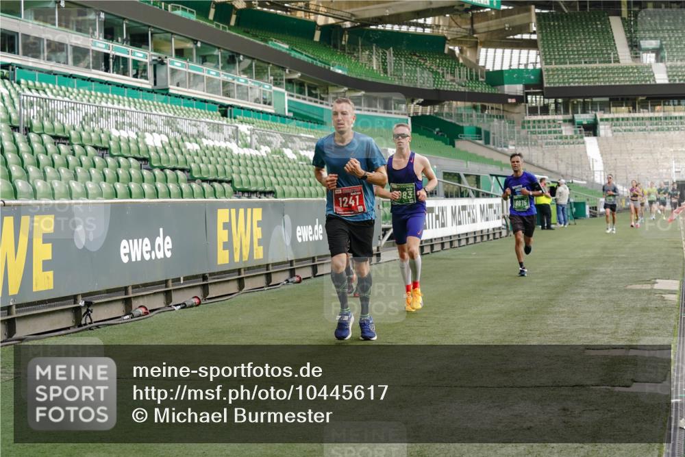 13.09.2026 - 21. swb-Marathon Bremen Michael Burmester http://msf.ph/oto/10445617 13.09.2026 12:46:02 Laufen im Stadion 195, 280, 339, 474, 508, 538, 567, 604, 697, 715, 788, 1017, 1034, 1181, 1241, 1264, 1277, 1301, 1863, 1937, 1975, 2020, 2021, 2084, 2087, 2297, 2809, 2889, 3092, 3196, 3271, 3609, 4110, 4157, 4236, 4777, 5024, 5092, 5238, 5283, 5674, 5719, 5996, 6053, 6686, 6815, 6918, 7206, 7336, 7478, 7715, 8054, 8096, 8319, 8325, 8331, 8670, 8701, 8756, 8936, 8983, 9070, 9129, 9273, 9306, 9495, 9544, 9583, 9642, 9813, 13034, 13168, 439, 1411, 1667, 1822, 1850 meine-sportfotos.de