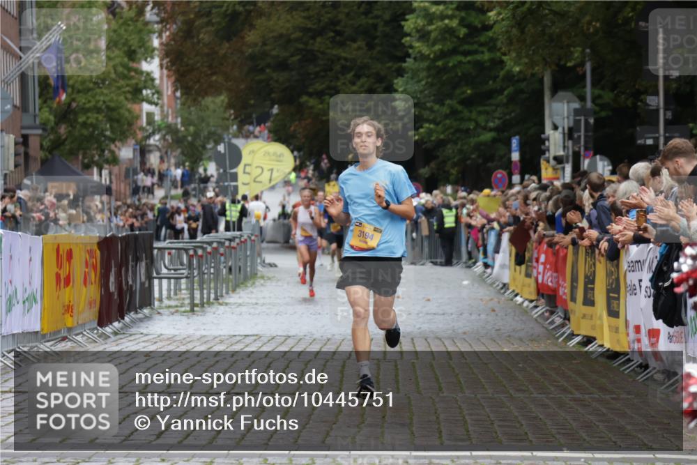 13.09.2026 - Kiel Lauf Yannick Fuchs http://msf.ph/oto/10445751 13.09.2026 12:15:56 Ziel 2562, 11267, 12309, 12683, 3194, 3398, 3970, 10494, 1555, 10976, 3398, 6871, 9575, 12196 meine-sportfotos.de