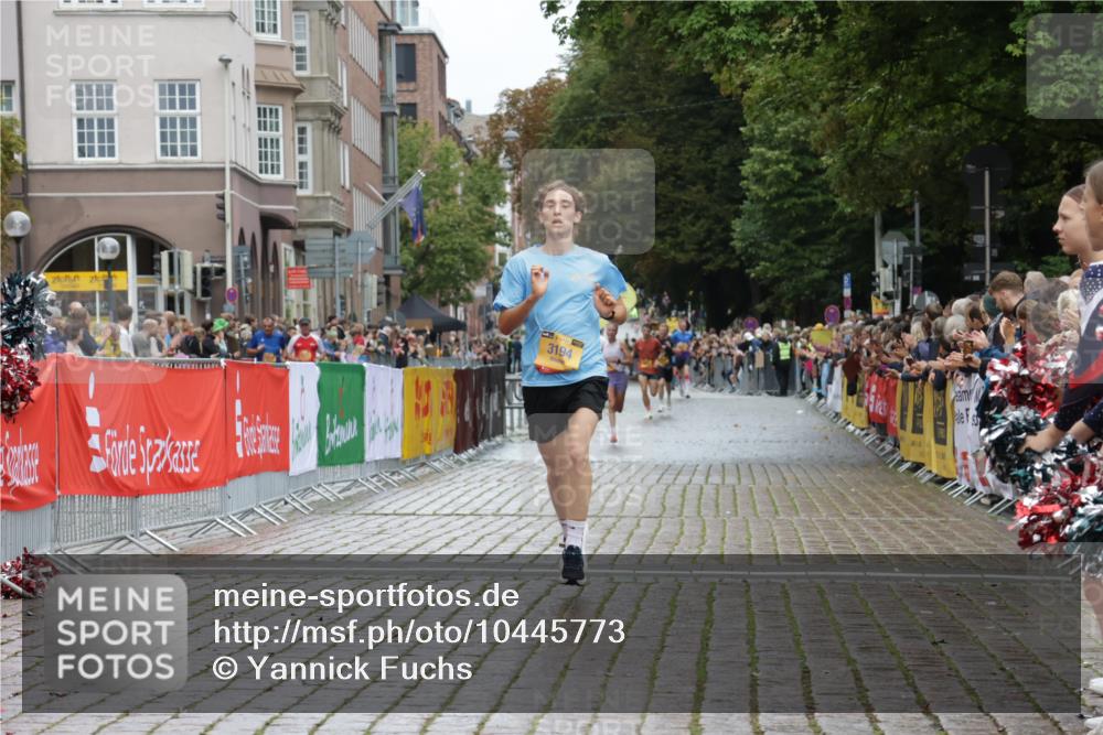 13.09.2026 - Kiel Lauf Yannick Fuchs http://msf.ph/oto/10445773 13.09.2026 12:15:58 Ziel 2562, 11267, 12309, 12683, 2562, 3194, 3970, 10494, 1555, 10976, 3398, 9575, 12196 meine-sportfotos.de