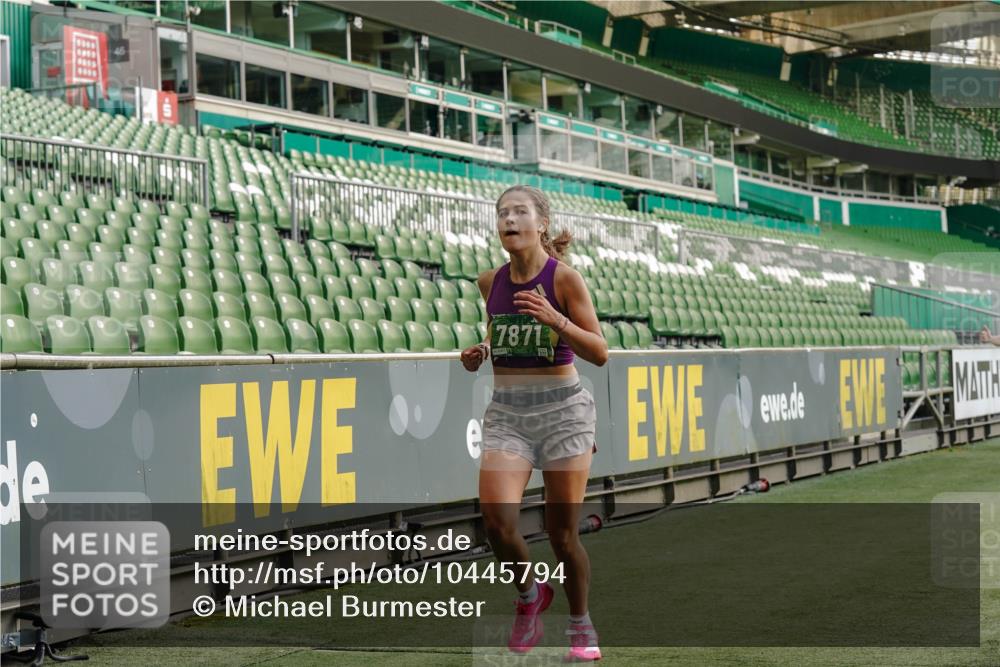 13.09.2026 - 21. swb-Marathon Bremen Michael Burmester http://msf.ph/oto/10445794 13.09.2026 12:46:14 Laufen im Stadion 195, 280, 474, 508, 538, 567, 604, 697, 788, 868, 1017, 1034, 1181, 1241, 1264, 1277, 1863, 1937, 2020, 2021, 2084, 2087, 2297, 2538, 2809, 2889, 3092, 3196, 3271, 3609, 4110, 4157, 4236, 4777, 5024, 5092, 5238, 5283, 5674, 5719, 6053, 6686, 6815, 6918, 7336, 7478, 7814, 7871, 8054, 8096, 8319, 8325, 8331, 8334, 8670, 8701, 8756, 8936, 8983, 9070, 9129, 9273, 9306, 9495, 9544, 9583, 9642, 9813, 13034, 13168, 439, 1667, 1850 meine-sportfotos.de