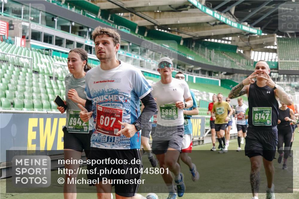 13.09.2026 - 21. swb-Marathon Bremen Michael Burmester http://msf.ph/oto/10445801 13.09.2026 13:08:04 Laufen im Stadion 132, 156, 310, 372, 489, 551, 607, 682, 716, 800, 808, 809, 831, 834, 846, 884, 911, 922, 1025, 1083, 1124, 1173, 1189, 1210, 1285, 1289, 1322, 1364, 1369, 1387, 1395, 1532, 1545, 1559, 1600, 1688, 1831, 1841, 1854, 1871, 1899, 1926, 1938, 2003, 2041, 2070, 2090, 2215, 2219, 2229, 2283, 2318, 2366, 2380, 2405, 2440, 2467, 2492, 2565, 2611, 2635, 2699, 2707, 2721, 2727, 2731, 2755, 2782, 2802, 2818, 2823, 2831, 2841, 2866, 2897, 2911, 2930, 2949, 2960 meine-sportfotos.de