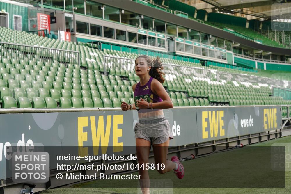 13.09.2026 - 21. swb-Marathon Bremen Michael Burmester http://msf.ph/oto/10445819 13.09.2026 12:46:14 Laufen im Stadion 195, 280, 474, 508, 538, 567, 604, 697, 788, 868, 1017, 1034, 1181, 1241, 1264, 1277, 1863, 1937, 2020, 2021, 2084, 2087, 2297, 2538, 2809, 2889, 3092, 3196, 3271, 3609, 4110, 4157, 4236, 4777, 5024, 5092, 5238, 5283, 5674, 5719, 6053, 6686, 6815, 6918, 7336, 7478, 7814, 7871, 8054, 8096, 8319, 8325, 8331, 8334, 8670, 8701, 8756, 8936, 8983, 9070, 9129, 9273, 9306, 9495, 9544, 9583, 9642, 9813, 13034, 13168, 439, 1667, 1850 meine-sportfotos.de
