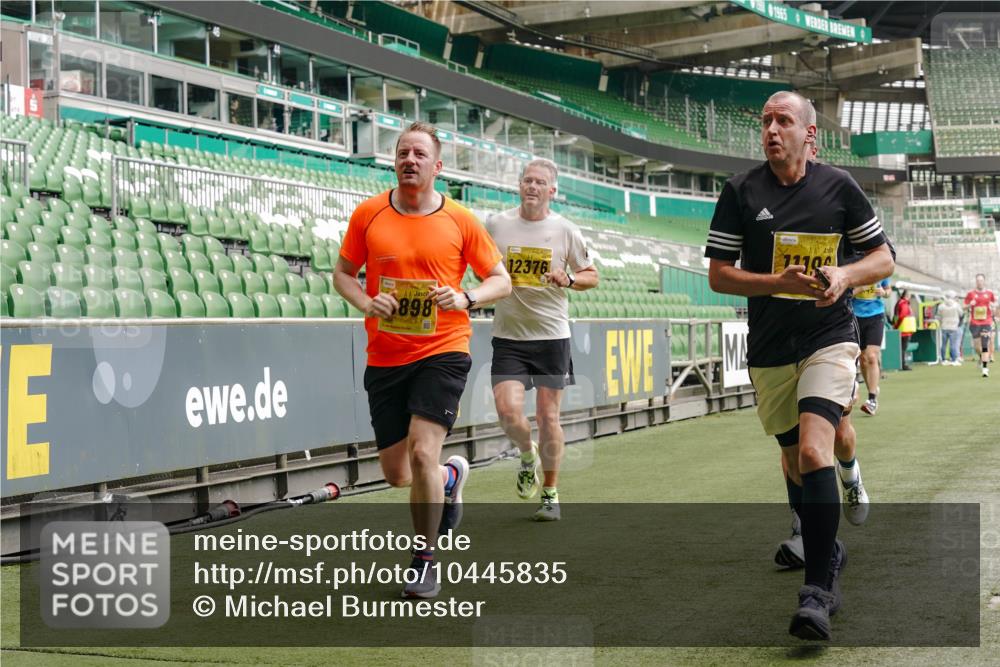 13.09.2026 - 21. swb-Marathon Bremen Michael Burmester http://msf.ph/oto/10445835 13.09.2026 10:29:20 Laufen im Stadion 10162, 10170, 10183, 10189, 10193, 10200, 10218, 10233, 10253, 10267, 10270, 10293, 10294, 10316, 10329, 10334, 10348, 10381, 10392, 10421, 10426, 10452, 10467, 10508, 10525, 10537, 10538, 10544, 10585, 10594, 10652, 10655, 10709, 10734, 10739, 10761, 10763, 10764, 10770, 10808, 10814, 10825, 10827, 10835, 10840, 10876, 10887, 10906, 10910, 10917, 10923, 10966, 10993, 11005, 11007, 11018, 11035, 11058, 11087, 11092, 11109, 11170 meine-sportfotos.de
