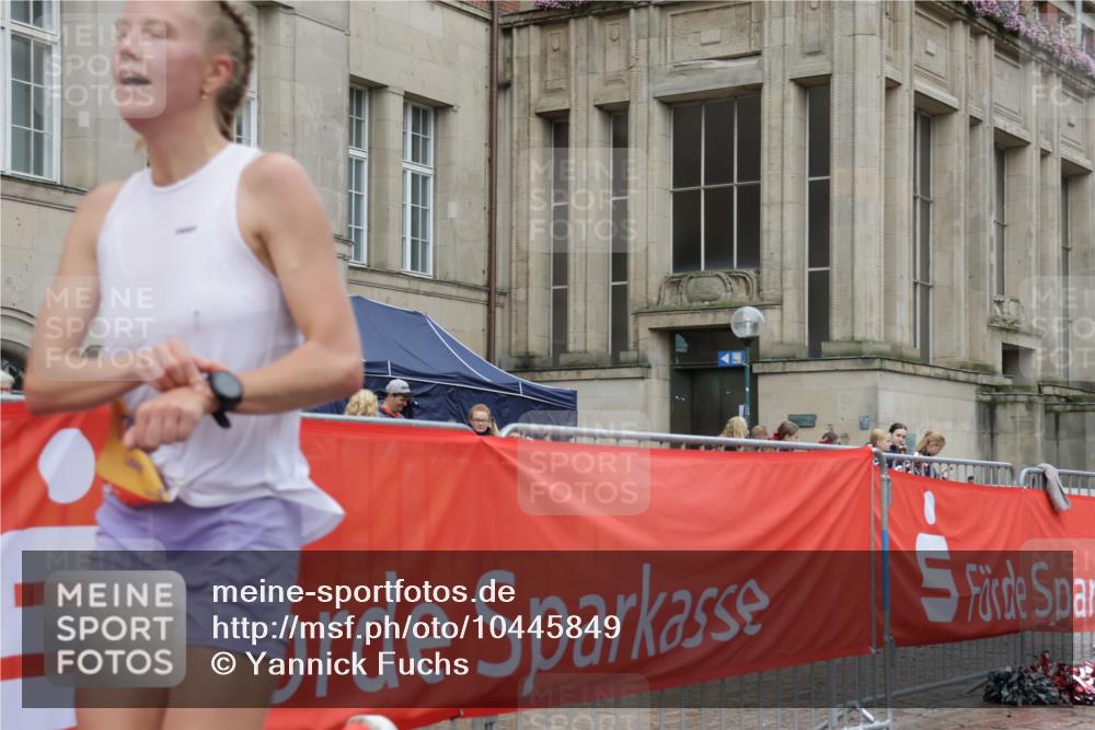 13.09.2026 - Kiel Lauf Yannick Fuchs http://msf.ph/oto/10445849 13.09.2026 12:16:10 Ziel 1555, 12683, 2562, 3194, 10494, 11267, 12309, 12683, 7260, 10976, 3194, 3970 meine-sportfotos.de