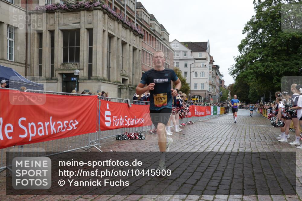 13.09.2026 - Kiel Lauf Yannick Fuchs http://msf.ph/oto/10445909 13.09.2026 12:16:16 Ziel 1555, 10976, 2562, 10494, 11267, 12309, 12683, 169, 7260, 9055, 3194, 10494 meine-sportfotos.de