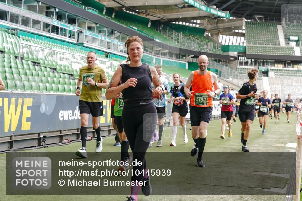 13.09.2026 - 21. swb-Marathon Bremen Michael Burmester http://msf.ph/oto/10445939 13.09.2026 13:08:07 Laufen im Stadion 132, 156, 310, 489, 551, 607, 682, 716, 800, 808, 809, 831, 834, 846, 884, 911, 922, 1025, 1124, 1173, 1189, 1210, 1285, 1289, 1322, 1364, 1369, 1387, 1395, 1398, 1532, 1559, 1600, 1688, 1831, 1841, 1854, 1871, 1899, 1926, 1938, 2003, 2041, 2070, 2090, 2215, 2219, 2229, 2283, 2318, 2366, 2380, 2405, 2413, 2440, 2467, 2492, 2565, 2611, 2635, 2699, 2707, 2721, 2727, 2731, 2755, 2782, 2802, 2818, 2823, 2831, 2841, 2866, 2897, 2911, 2930, 2949, 2960 meine-sportfotos.de