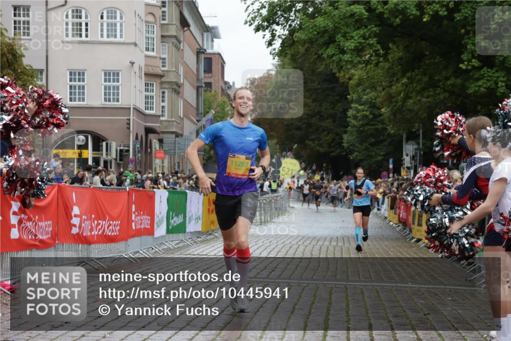 13.09.2026 - Kiel Lauf Yannick Fuchs http://msf.ph/oto/10445941 13.09.2026 12:16:18 Ziel 1555, 10976, 2562, 10494, 11267, 12309, 12683, 169, 7260, 9055, 3194, 10494 meine-sportfotos.de