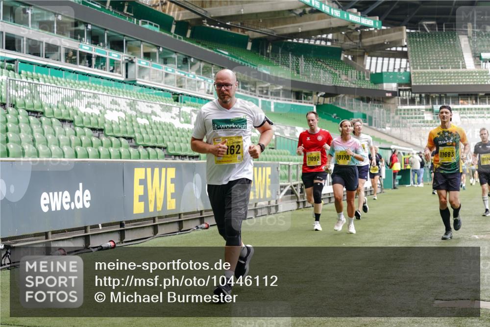 13.09.2026 - 21. swb-Marathon Bremen Michael Burmester http://msf.ph/oto/10446112 13.09.2026 10:29:27 Laufen im Stadion 10162, 10170, 10183, 10189, 10193, 10200, 10218, 10233, 10253, 10267, 10270, 10294, 10316, 10329, 10334, 10348, 10381, 10392, 10421, 10426, 10452, 10467, 10508, 10525, 10537, 10538, 10544, 10585, 10652, 10655, 10709, 10734, 10739, 10761, 10763, 10764, 10770, 10808, 10814, 10825, 10827, 10835, 10840, 10876, 10887, 10906, 10910, 10923, 10966, 10993, 11002, 11005, 11007, 11018, 11035, 11058, 11087, 11092, 11109, 11170 meine-sportfotos.de