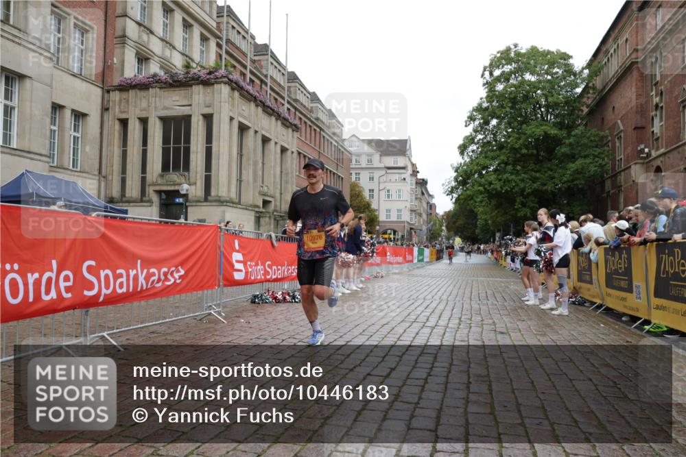 13.09.2026 - Kiel Lauf Yannick Fuchs http://msf.ph/oto/10446183 13.09.2026 12:16:42 Ziel 9055, 169, 1555, 7260, 10976, 1641, 3365, 3971, 7833, 8057, 10897, 12683 meine-sportfotos.de