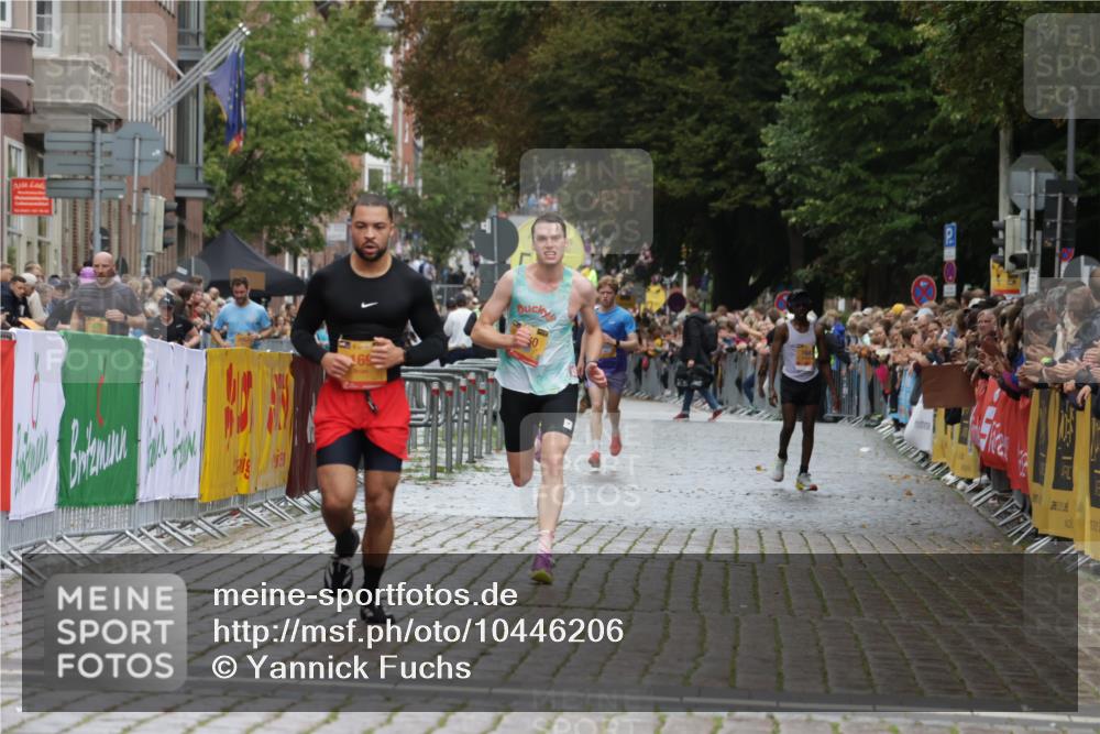 13.09.2026 - Kiel Lauf Yannick Fuchs http://msf.ph/oto/10446206 13.09.2026 12:16:47 Ziel 7833, 169, 1555, 7260, 9055, 10976, 1641, 3365, 3971, 8057, 10638, 10897, 1555 meine-sportfotos.de