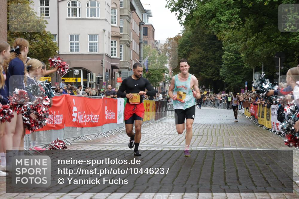 13.09.2026 - Kiel Lauf Yannick Fuchs http://msf.ph/oto/10446237 13.09.2026 12:16:51 Ziel 3365, 3971, 7833, 169, 7260, 9055, 10976, 1641, 8057, 10638, 10897, 1555, 10976 meine-sportfotos.de