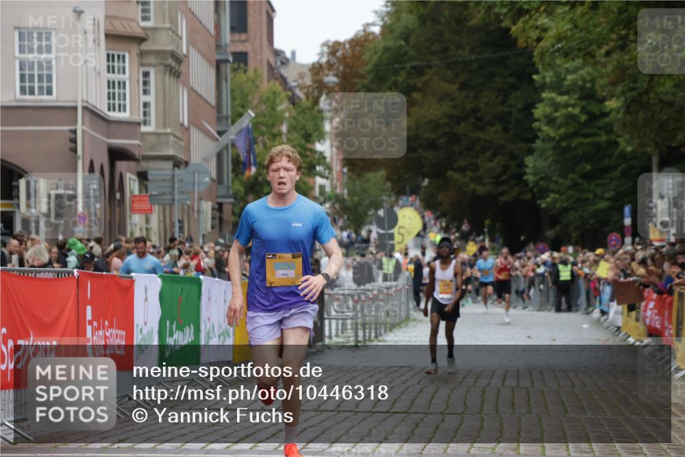 13.09.2026 - Kiel Lauf Yannick Fuchs http://msf.ph/oto/10446318 13.09.2026 12:16:57 Ziel 1641, 3365, 3971, 7833, 8057, 10897, 169, 7260, 9055, 10638, 12448, 10976 meine-sportfotos.de