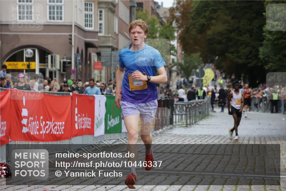 13.09.2026 - Kiel Lauf Yannick Fuchs http://msf.ph/oto/10446337 13.09.2026 12:16:58 Ziel 1641, 3365, 3971, 7833, 8057, 10638, 10897, 169, 7260, 9055, 11287, 12448, 10976 meine-sportfotos.de