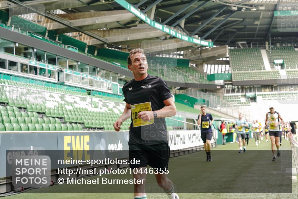 13.09.2026 - 21. swb-Marathon Bremen Michael Burmester http://msf.ph/oto/10446355 13.09.2026 10:29:32 Laufen im Stadion 10162, 10170, 10183, 10193, 10200, 10218, 10233, 10253, 10267, 10270, 10294, 10316, 10329, 10334, 10348, 10381, 10392, 10421, 10426, 10452, 10467, 10525, 10537, 10538, 10544, 10585, 10641, 10652, 10655, 10709, 10734, 10739, 10761, 10763, 10764, 10770, 10780, 10808, 10814, 10825, 10827, 10835, 10837, 10840, 10876, 10887, 10906, 10910, 10923, 10966, 10984, 10993, 11002, 11005, 11007, 11018, 11035, 11058, 11087, 11092, 11109, 11170 meine-sportfotos.de