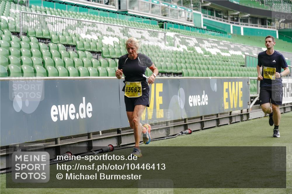13.09.2026 - 21. swb-Marathon Bremen Michael Burmester http://msf.ph/oto/10446413 13.09.2026 10:29:34 Laufen im Stadion 10162, 10170, 10183, 10193, 10200, 10218, 10233, 10253, 10267, 10270, 10294, 10316, 10334, 10348, 10381, 10392, 10421, 10426, 10452, 10467, 10515, 10525, 10537, 10538, 10544, 10585, 10641, 10652, 10655, 10709, 10734, 10739, 10761, 10763, 10764, 10770, 10780, 10808, 10814, 10825, 10827, 10835, 10837, 10840, 10876, 10887, 10906, 10910, 10923, 10966, 10984, 10993, 11002, 11005, 11007, 11018, 11035, 11058, 11087, 11092, 11109, 11170 meine-sportfotos.de