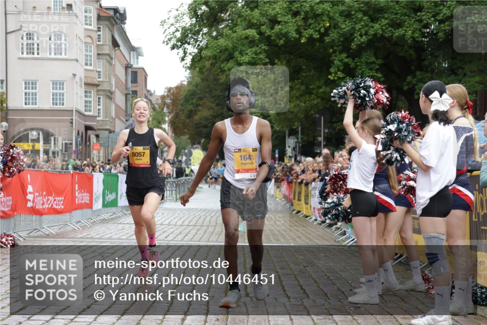 13.09.2026 - Kiel Lauf Yannick Fuchs http://msf.ph/oto/10446451 13.09.2026 12:17:23 Ziel 1166, 3643, 4325, 5522, 10684, 11287, 12448, 1641, 3365, 3971, 7833, 8057, 10638, 10897, 3366, 7186, 12084, 12449, 12521 meine-sportfotos.de