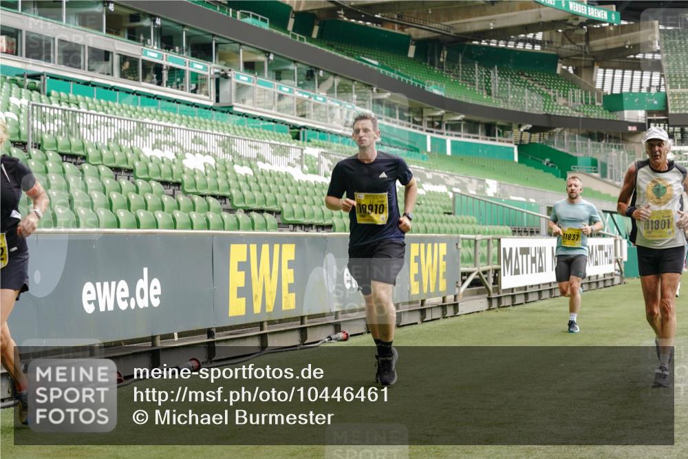 13.09.2026 - 21. swb-Marathon Bremen Michael Burmester http://msf.ph/oto/10446461 13.09.2026 10:29:35 Laufen im Stadion 10162, 10170, 10183, 10193, 10200, 10218, 10233, 10253, 10267, 10270, 10294, 10316, 10334, 10348, 10381, 10392, 10421, 10426, 10452, 10467, 10515, 10525, 10537, 10538, 10544, 10585, 10588, 10641, 10652, 10655, 10709, 10734, 10739, 10761, 10763, 10764, 10770, 10780, 10808, 10825, 10827, 10835, 10837, 10840, 10876, 10887, 10906, 10910, 10923, 10966, 10984, 10993, 11002, 11005, 11007, 11018, 11035, 11058, 11087, 11092, 11109, 11170 meine-sportfotos.de