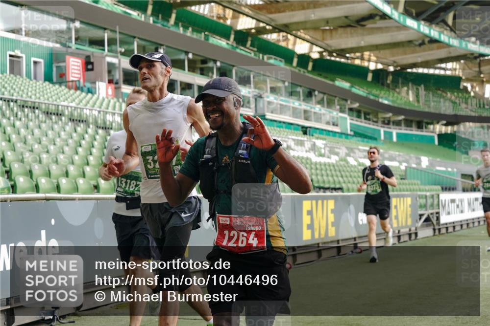 13.09.2026 - 21. swb-Marathon Bremen Michael Burmester http://msf.ph/oto/10446496 13.09.2026 12:46:36 Laufen im Stadion 195, 474, 508, 538, 567, 604, 621, 697, 788, 868, 1017, 1034, 1181, 1241, 1277, 1554, 1863, 2020, 2021, 2084, 2087, 2297, 2538, 2646, 2809, 2889, 3118, 3196, 3271, 3284, 3297, 3424, 3520, 4025, 4110, 4157, 4236, 4239, 4729, 4777, 4808, 5024, 5092, 5238, 5283, 5674, 5719, 5725, 5976, 6053, 6686, 6815, 6918, 7102, 7336, 7478, 7814, 7871, 8054, 8060, 8096, 8319, 8325, 8331, 8334, 8670, 8701, 8756, 8936, 8983, 9061, 9070, 9129, 9273, 9306, 9495, 9544, 9642, 9813, 9918, 13034, 439 meine-sportfotos.de
