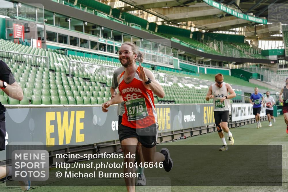 13.09.2026 - 21. swb-Marathon Bremen Michael Burmester http://msf.ph/oto/10446646 13.09.2026 12:46:39 Laufen im Stadion 195, 474, 508, 538, 567, 604, 621, 697, 788, 868, 1017, 1034, 1181, 1241, 1277, 1554, 1863, 2021, 2084, 2087, 2297, 2538, 2646, 2809, 2889, 3118, 3196, 3284, 3297, 3424, 3520, 4025, 4110, 4157, 4236, 4239, 4729, 4777, 4808, 5024, 5092, 5238, 5283, 5674, 5719, 5725, 5976, 6053, 6686, 6815, 6918, 7102, 7336, 7478, 7814, 7871, 8054, 8060, 8096, 8319, 8325, 8331, 8334, 8670, 8701, 8756, 8936, 8983, 9061, 9070, 9129, 9273, 9306, 9495, 9544, 9642, 9689, 9813, 9918, 13034, 439 meine-sportfotos.de
