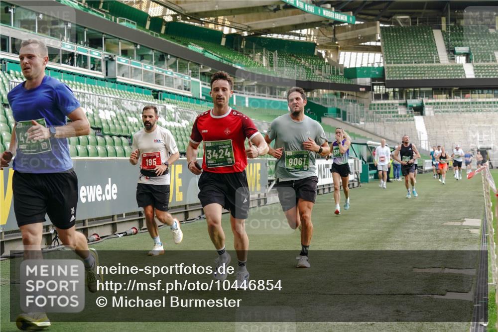 13.09.2026 - 21. swb-Marathon Bremen Michael Burmester http://msf.ph/oto/10446854 13.09.2026 12:46:45 Laufen im Stadion 195, 474, 538, 567, 604, 621, 697, 788, 868, 1017, 1034, 1181, 1241, 1277, 1554, 1863, 2021, 2084, 2087, 2266, 2297, 2538, 2646, 2809, 2889, 3118, 3196, 3284, 3297, 3424, 3520, 4025, 4110, 4157, 4236, 4239, 4729, 4777, 4808, 4992, 5024, 5238, 5283, 5674, 5719, 5725, 5976, 6053, 6686, 6784, 6815, 6918, 7102, 7336, 7478, 7814, 7871, 8054, 8060, 8096, 8319, 8325, 8331, 8334, 8670, 8701, 8756, 8936, 8983, 9061, 9070, 9273, 9306, 9495, 9544, 9642, 9689, 9813, 9918, 13034, 439 meine-sportfotos.de