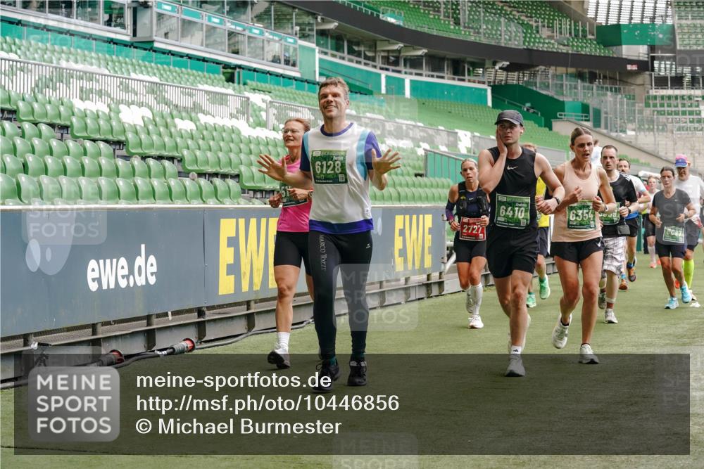 13.09.2026 - 21. swb-Marathon Bremen Michael Burmester http://msf.ph/oto/10446856 13.09.2026 13:08:23 Laufen im Stadion 132, 156, 489, 549, 551, 607, 625, 682, 716, 800, 808, 809, 834, 846, 884, 911, 922, 1025, 1124, 1150, 1173, 1189, 1210, 1285, 1289, 1322, 1364, 1387, 1395, 1398, 1532, 1559, 1600, 1688, 1831, 1841, 1854, 1871, 1880, 1899, 1926, 1938, 2003, 2041, 2070, 2215, 2219, 2229, 2243, 2283, 2318, 2366, 2380, 2405, 2413, 2429, 2441, 2467, 2492, 2565, 2611, 2635, 2692, 2699, 2721, 2727, 2731, 2755, 2782, 2802, 2818, 2823, 2831, 2841, 2866, 2897, 2911, 2930, 2941, 2949, 2960, 3327 meine-sportfotos.de