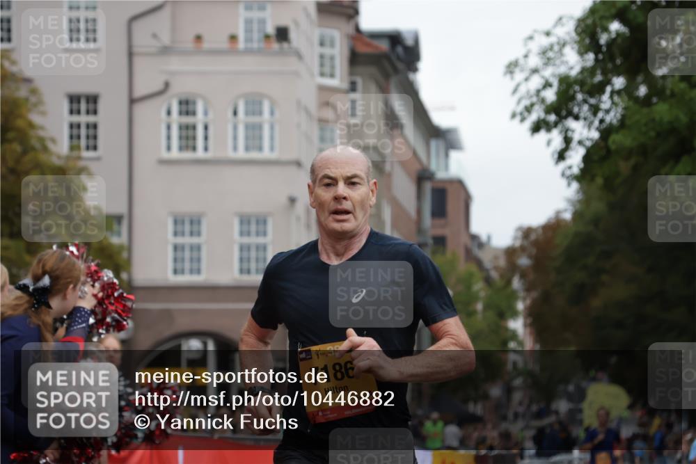 13.09.2026 - Kiel Lauf Yannick Fuchs http://msf.ph/oto/10446882 13.09.2026 12:18:04 Ziel 3774, 7946, 8927, 639, 3366, 6359, 6932, 7186, 9247, 9345, 12084, 12351, 12449, 12521, 447, 949, 1043, 3967, 4114, 1166, 4325, 10684 meine-sportfotos.de