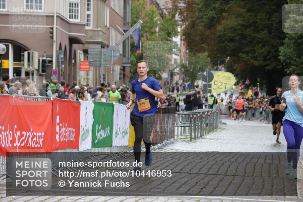 13.09.2026 - Kiel Lauf Yannick Fuchs http://msf.ph/oto/10446953 13.09.2026 12:18:09 Ziel 1043, 3774, 4114, 7946, 8927, 639, 3366, 6359, 6932, 7186, 9247, 9345, 12084, 12351, 12449, 12521, 447, 949, 3967, 6333, 3366, 4325, 12084, 12449, 12521 meine-sportfotos.de