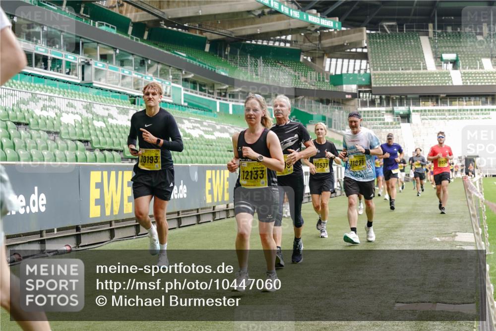 13.09.2026 - 21. swb-Marathon Bremen Michael Burmester http://msf.ph/oto/10447060 13.09.2026 10:29:49 Laufen im Stadion 10162, 10170, 10183, 10193, 10200, 10218, 10233, 10253, 10267, 10294, 10304, 10316, 10334, 10339, 10348, 10359, 10381, 10392, 10421, 10426, 10452, 10467, 10515, 10525, 10537, 10538, 10544, 10585, 10588, 10641, 10652, 10655, 10709, 10734, 10739, 10761, 10763, 10764, 10780, 10808, 10825, 10827, 10835, 10837, 10840, 10862, 10863, 10876, 10884, 10887, 10906, 10910, 10923, 10966, 10984, 10993, 11002, 11005, 11007, 11018, 11035, 11038, 11058, 11109, 11170 meine-sportfotos.de