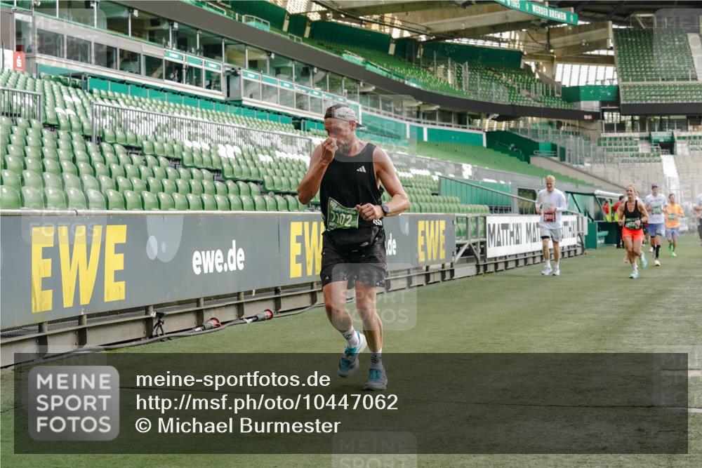 13.09.2026 - 21. swb-Marathon Bremen Michael Burmester http://msf.ph/oto/10447062 13.09.2026 12:46:51 Laufen im Stadion 195, 474, 538, 567, 604, 621, 697, 868, 1017, 1034, 1181, 1241, 1277, 1554, 1863, 2021, 2084, 2087, 2266, 2297, 2538, 2646, 2809, 2889, 3118, 3196, 3284, 3297, 3424, 3520, 4025, 4110, 4157, 4236, 4239, 4614, 4729, 4777, 4808, 4992, 5024, 5238, 5283, 5674, 5719, 5725, 5803, 5976, 6053, 6686, 6708, 6784, 6815, 6918, 7102, 7336, 7538, 7814, 7871, 8060, 8319, 8325, 8331, 8334, 8621, 8670, 8701, 8756, 8936, 8983, 9061, 9273, 9495, 9544, 9689, 9813, 9918, 13034, 439 meine-sportfotos.de