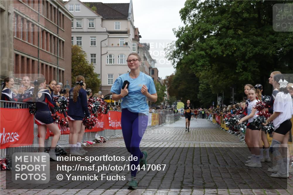 13.09.2026 - Kiel Lauf Yannick Fuchs http://msf.ph/oto/10447067 13.09.2026 12:18:17 Ziel 447, 949, 1043, 3774, 3967, 4114, 7946, 639, 6359, 6932, 8927, 9247, 9345, 12351, 1970, 6333, 8402, 639, 3366, 6359, 6932, 7186, 9345, 12351, 12449, 12521 meine-sportfotos.de