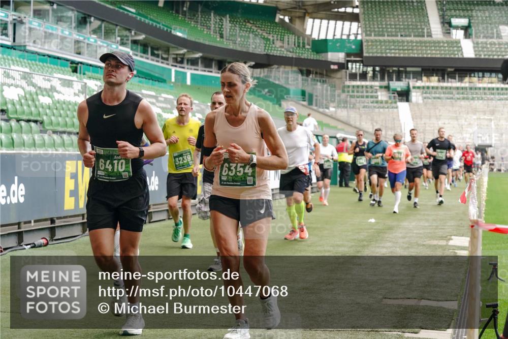 13.09.2026 - 21. swb-Marathon Bremen Michael Burmester http://msf.ph/oto/10447068 13.09.2026 13:08:25 Laufen im Stadion 132, 156, 489, 549, 551, 607, 625, 682, 716, 800, 808, 809, 834, 846, 884, 911, 922, 1025, 1124, 1150, 1173, 1189, 1210, 1285, 1289, 1322, 1364, 1387, 1395, 1398, 1532, 1559, 1600, 1688, 1831, 1841, 1854, 1871, 1880, 1899, 1926, 1938, 2003, 2041, 2070, 2215, 2219, 2229, 2243, 2283, 2318, 2366, 2380, 2405, 2413, 2429, 2441, 2467, 2492, 2565, 2611, 2635, 2692, 2699, 2721, 2727, 2731, 2755, 2782, 2802, 2818, 2823, 2831, 2841, 2866, 2897, 2911, 2930, 2941, 2949, 2960, 3327 meine-sportfotos.de
