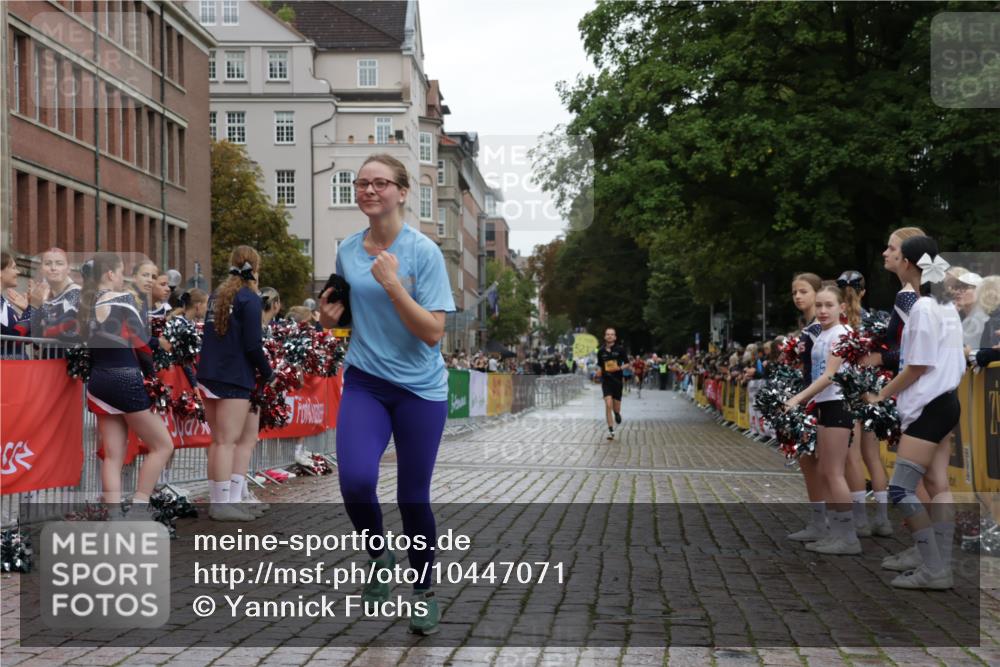 13.09.2026 - Kiel Lauf Yannick Fuchs http://msf.ph/oto/10447071 13.09.2026 12:18:17 Ziel 447, 949, 1043, 3774, 3967, 4114, 7946, 639, 6359, 6932, 8927, 9247, 9345, 12351, 1970, 6333, 8402, 639, 3366, 6359, 6932, 7186, 9345, 12351, 12449, 12521 meine-sportfotos.de